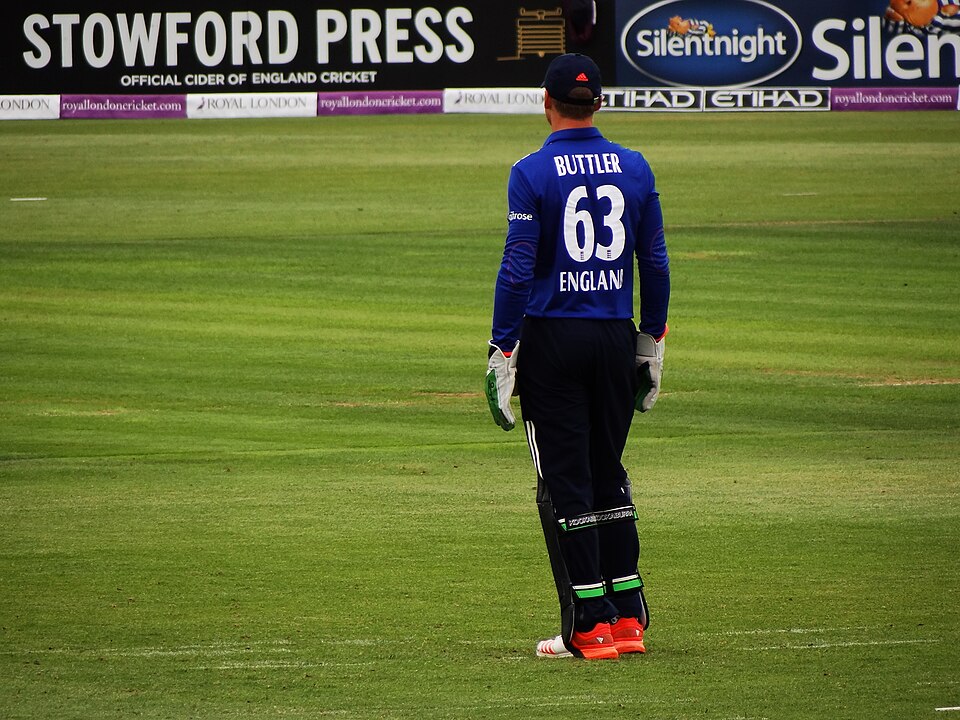 Jos Buttler keeping wicket for England against New Zealand during the third ODI in 2015.
