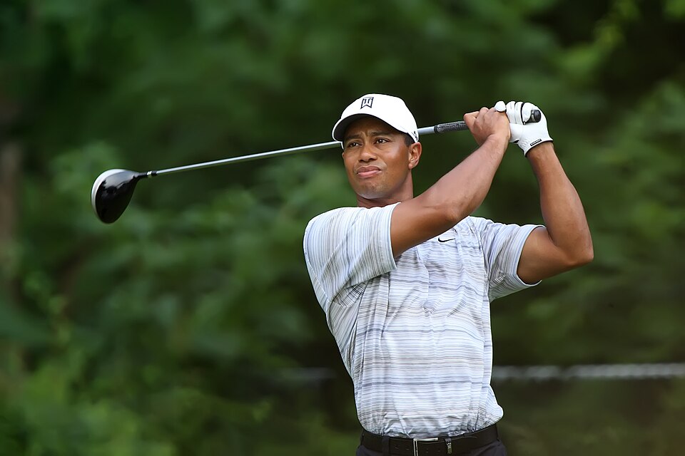 Tiger Woods hitting a drive in 2007